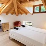 아파트 Dreamy Lakeview Attic Escape *