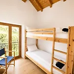 Dreamy Lakeview Attic Escape 아파트 *