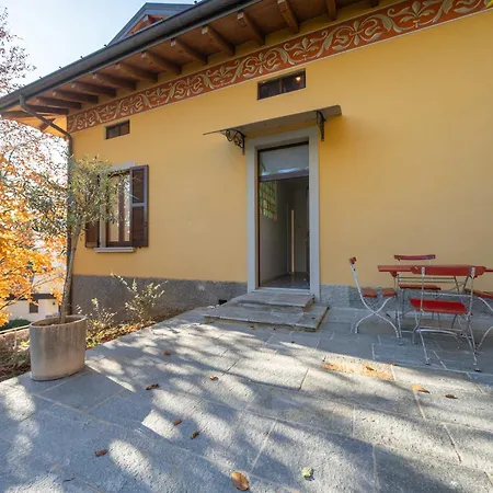 Dreamy Lakeview Attic Escape アパート *