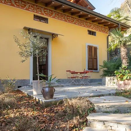 アパート Dreamy Lakeview Attic Escape Brezzo