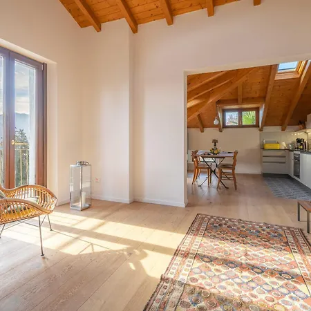 Dreamy Lakeview Attic Escape *