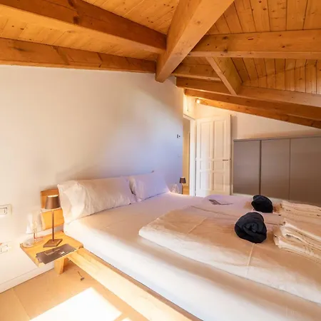 アパート Dreamy Lakeview Attic Escape Brezzo