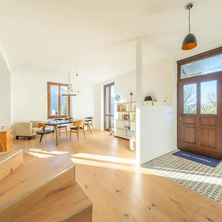 アパート Dreamy Lakeview Attic Escape Brezzo