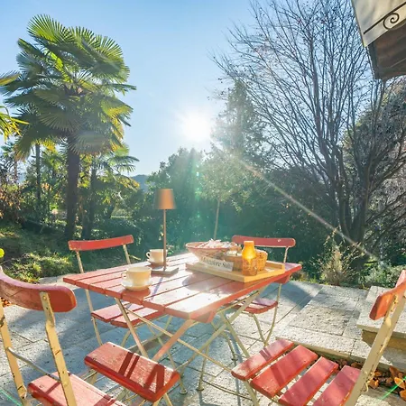 Dreamy Lakeview Attic Escape