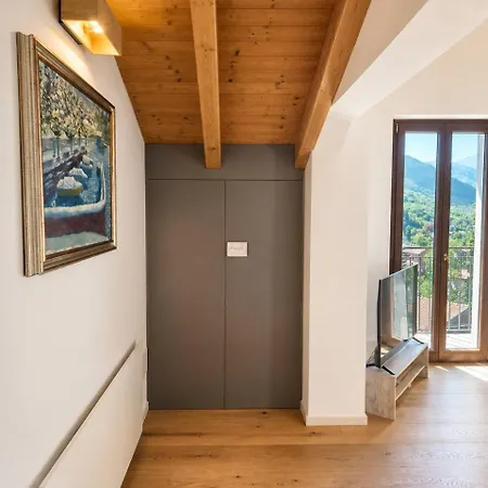 Dreamy Lakeview Attic Escape *